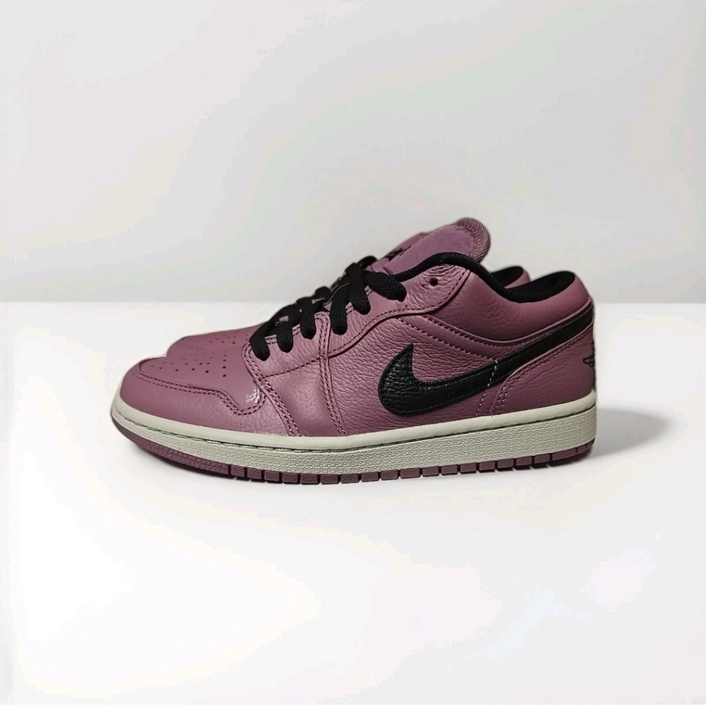 Air Jordan Retro 1 Low ‘ Light Mulberry ‘ Size 7 women 6 Men DC7268-500 OG Box